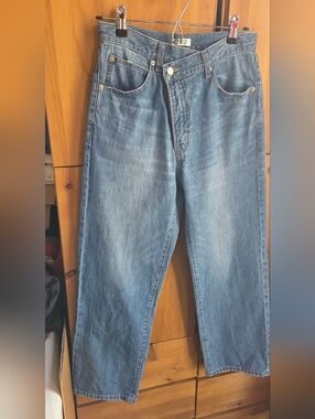 Lowry's Farm Women's Lighter Wash Cross Waist Straight Leg Jeans Size Medium/28